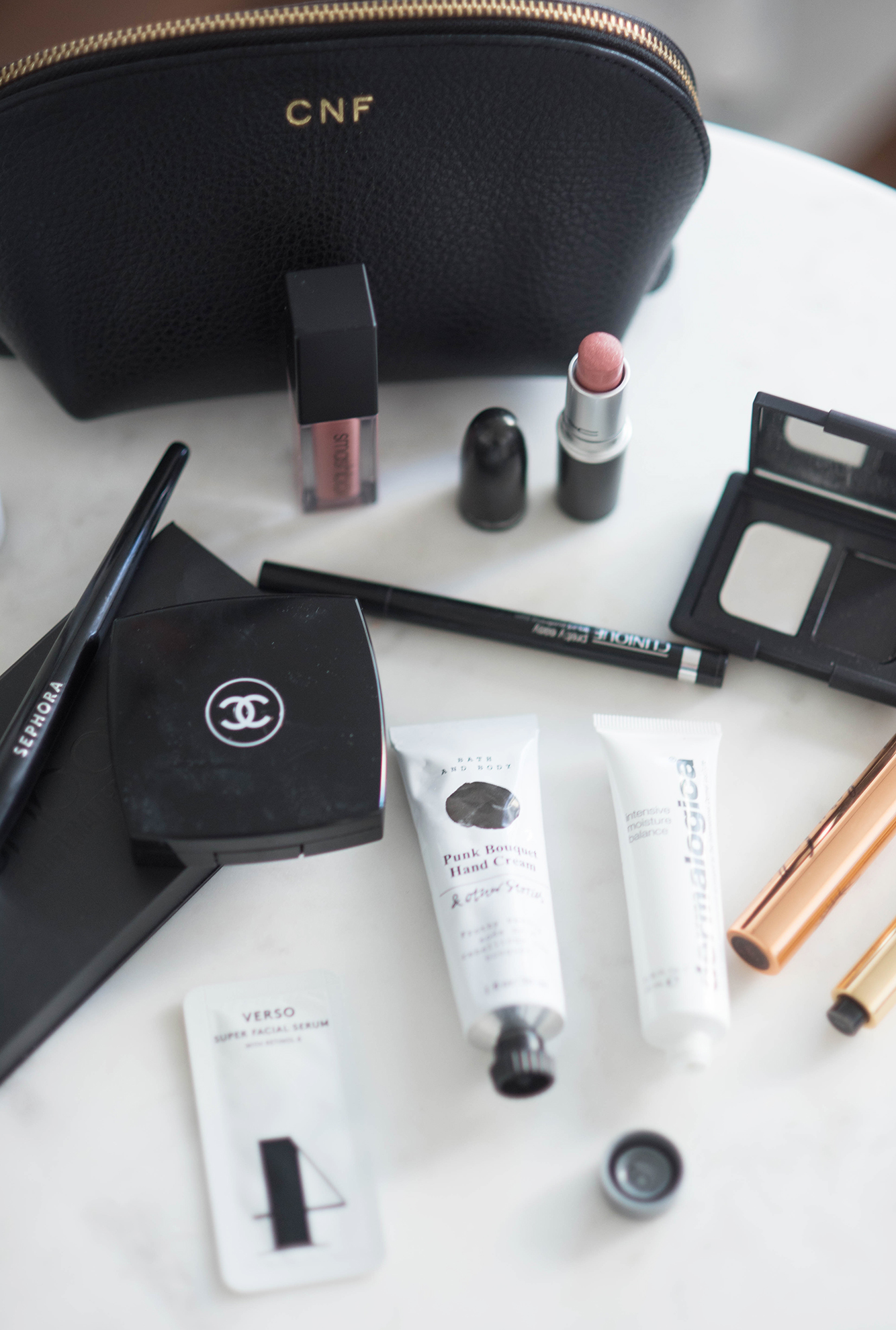 coco-and-vera-top-vancouver-fashion-blog-top-canadian-fashion-blog-top-blogger-whats-in-my-make-up-bag-nyfw-make-up-beauty-basics