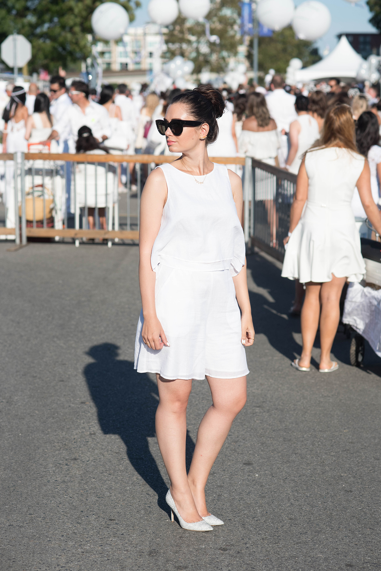 coco-and-vera-top-vancouver-style-blog-top-canadian-style-blog-top-blogger-diner-en-blanc-outfit-debvan