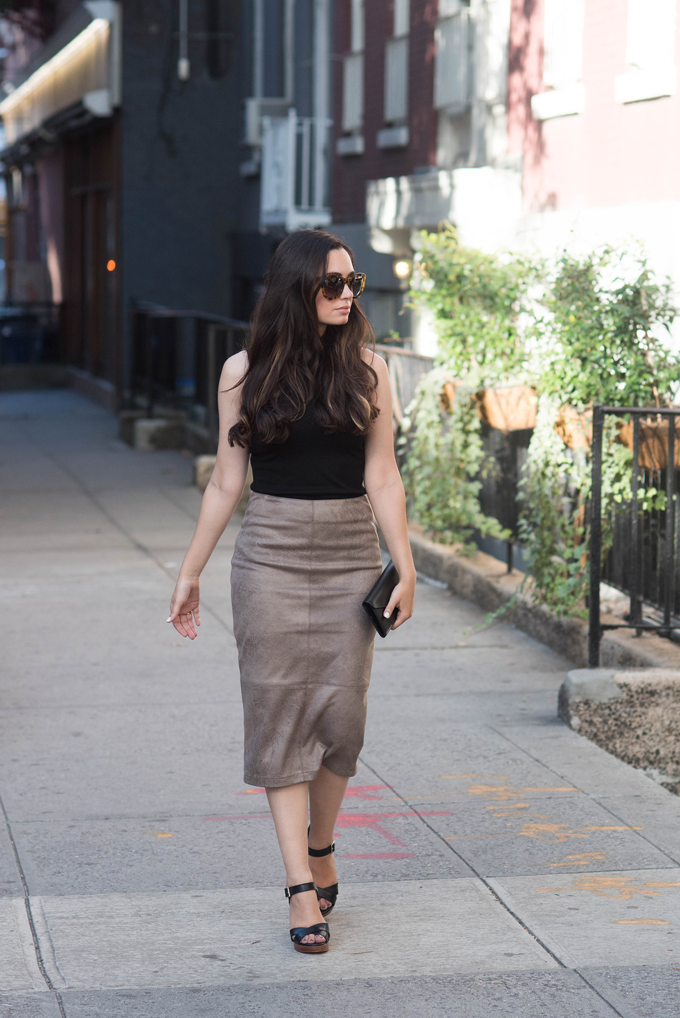coco-and-vera-best-vancouver-style-blog-best-canadian-style-blog-top-blogger-street-style-le-chateau-top-suede-skirt-anine-bing-sunglasses-platform-sandals-chloe-and-neely-clutch
