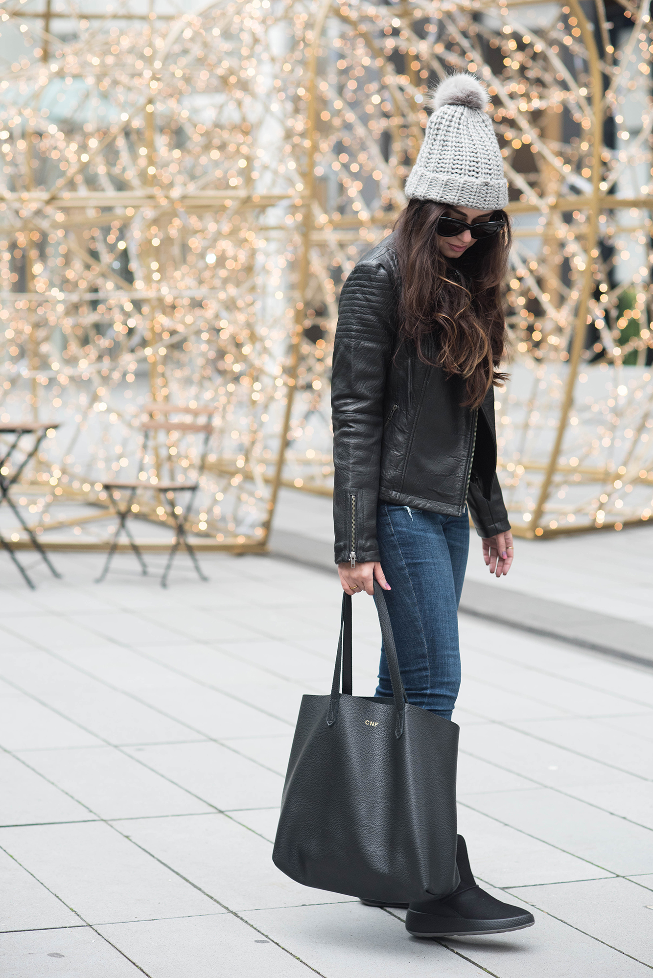 coco-and-vera-top-vancouver-fashion-blog-top-canadian-fashion-blog-top-blogger-street-style-ecco-ukiuk-boots-yoga-jeans-denim-cupcakes-and-cashmere-jacket-hm-toque-cuyana-tote