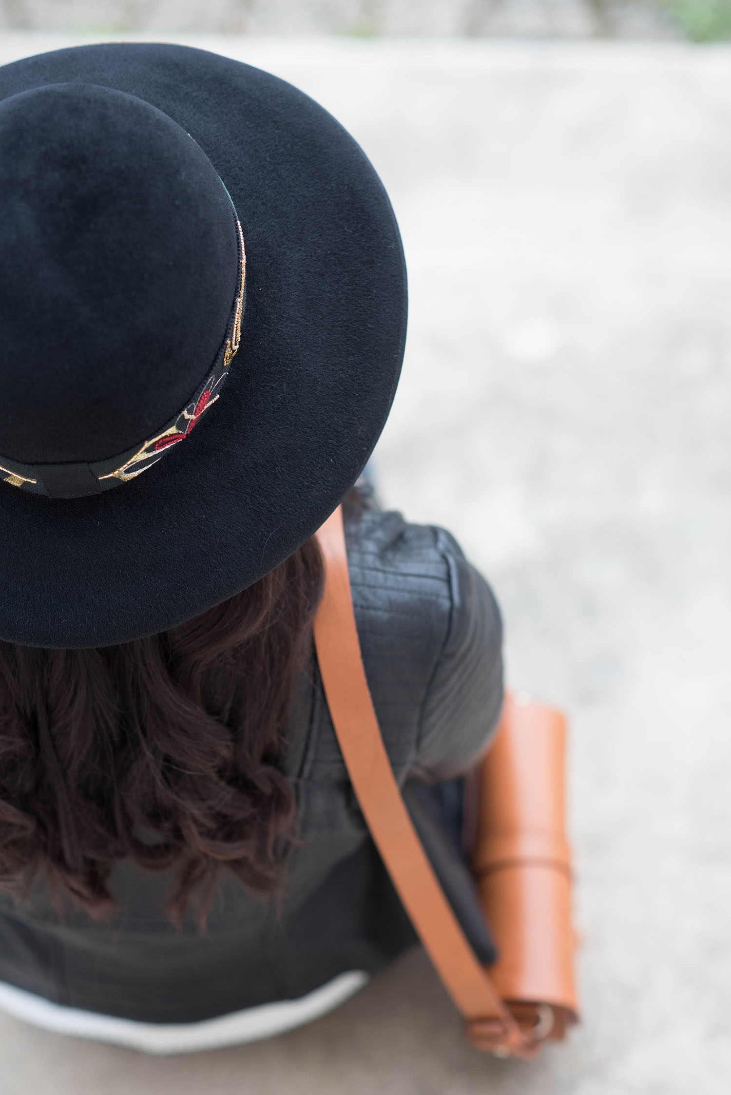Details of style blogger Cee Fardoe of Coco & Vera wearing a Krasnova Modiste hat and Sezane Claude bag