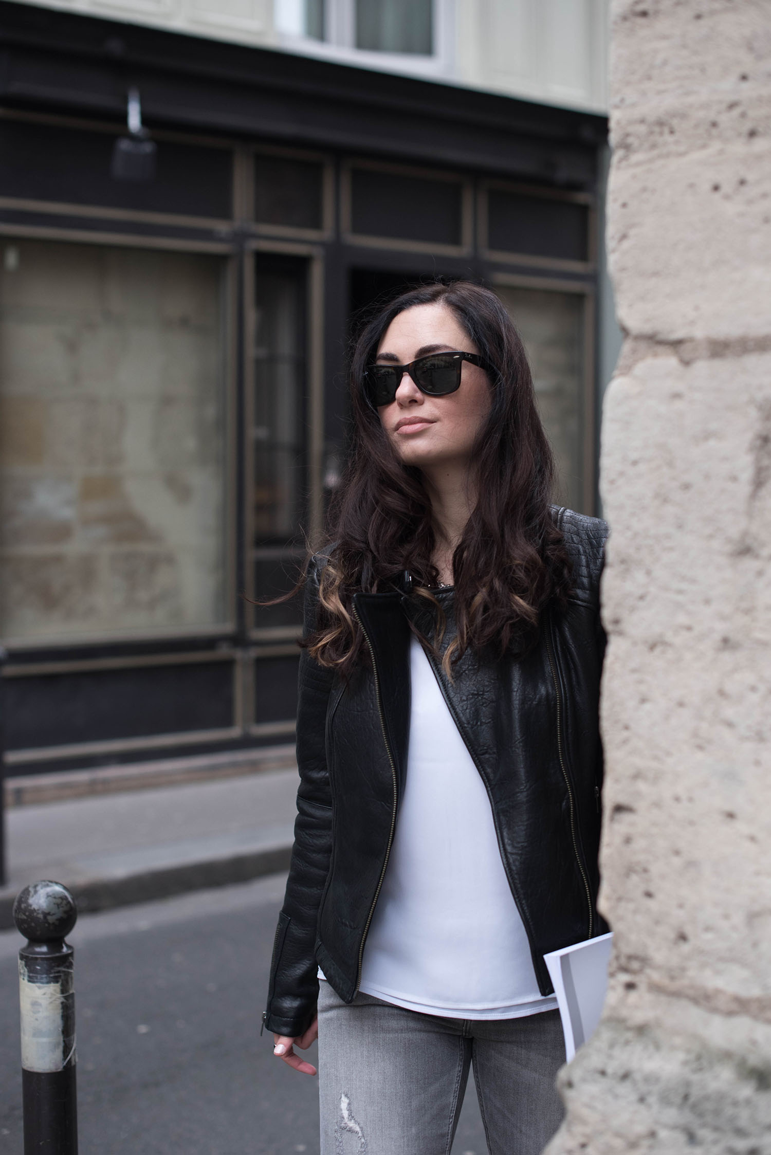 Portrait of fashion blogger Cee Fardoe of Coco & Vera in Paris' Saint-Germain, wearing Ray Ban wayfarer sunglasses