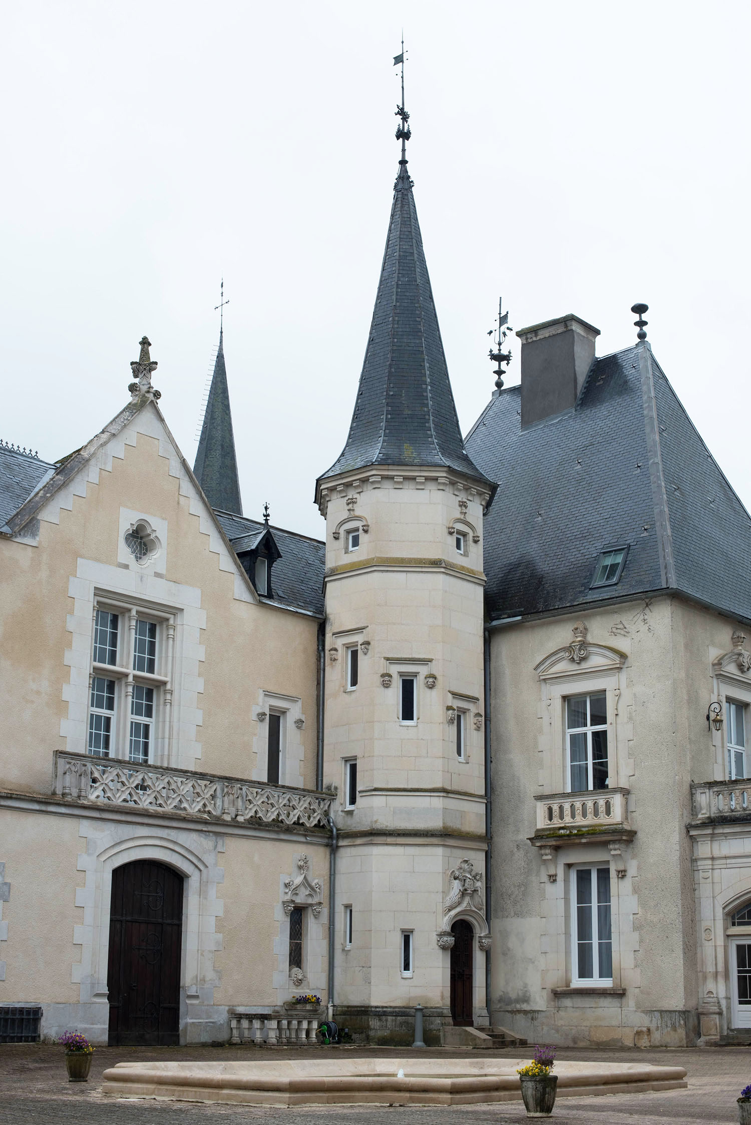 Travel blogger Cee Fardoe of Coco & Vera visits the Chateau Sainte-Sabine