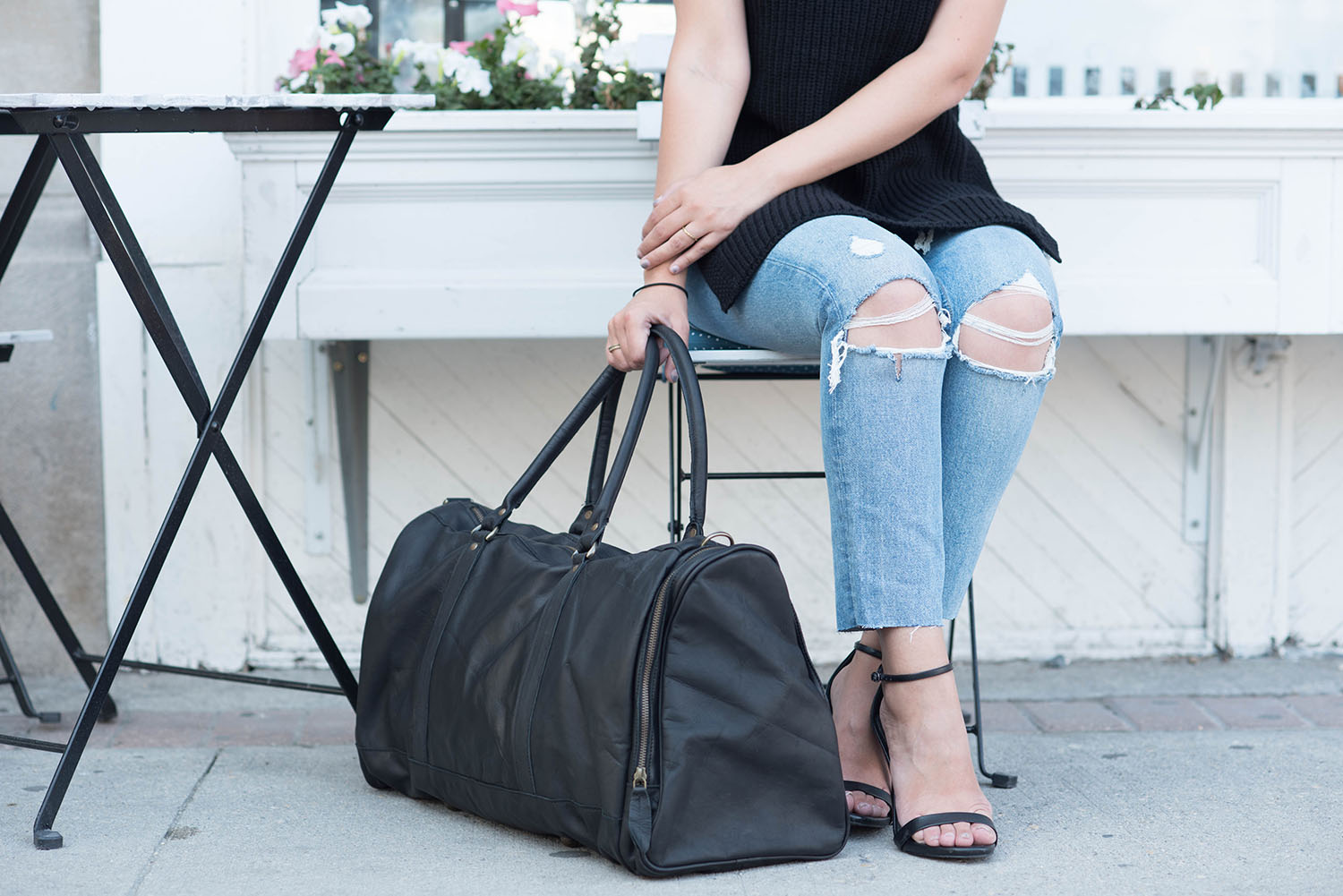 Details of fashion blogger Cee Fardoe of Coco & Vera with her black Mahi Leather duffle bag