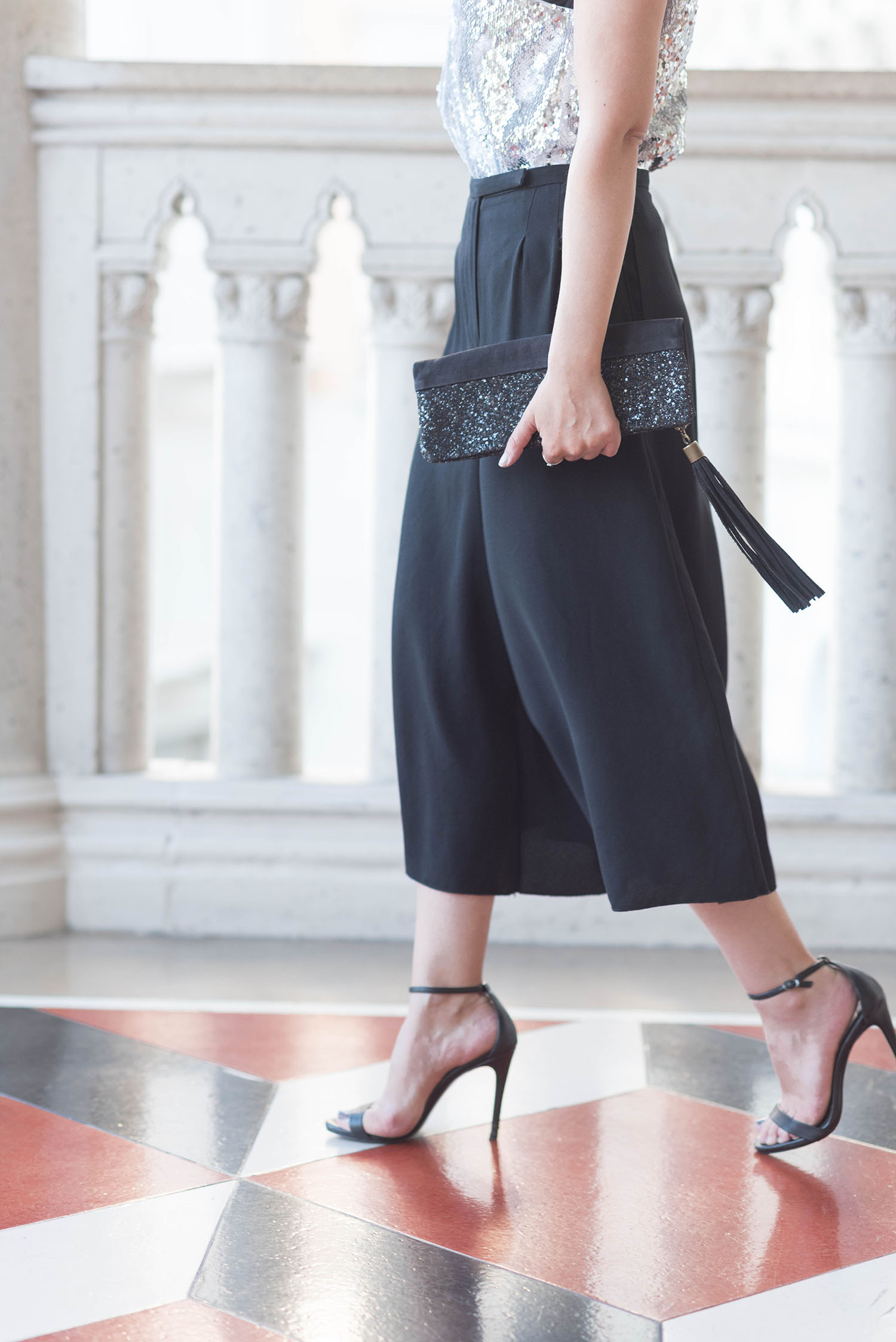 Outfit details on fashion blogger Cee Fardoe of Coco & Vera, wearing Aritzia culottes and carrying Sezane clutch