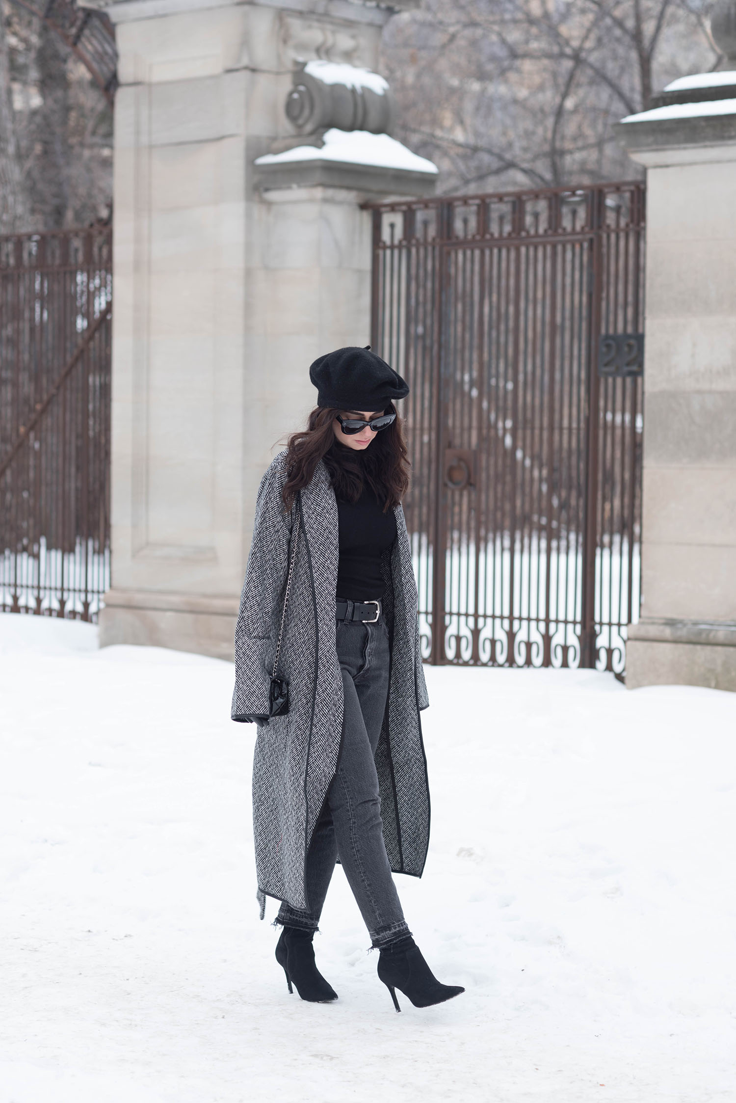Fashion blogger Cee Fardoe of Coco & Vera wears a BRAVE Leather belt and Anthropologie beret