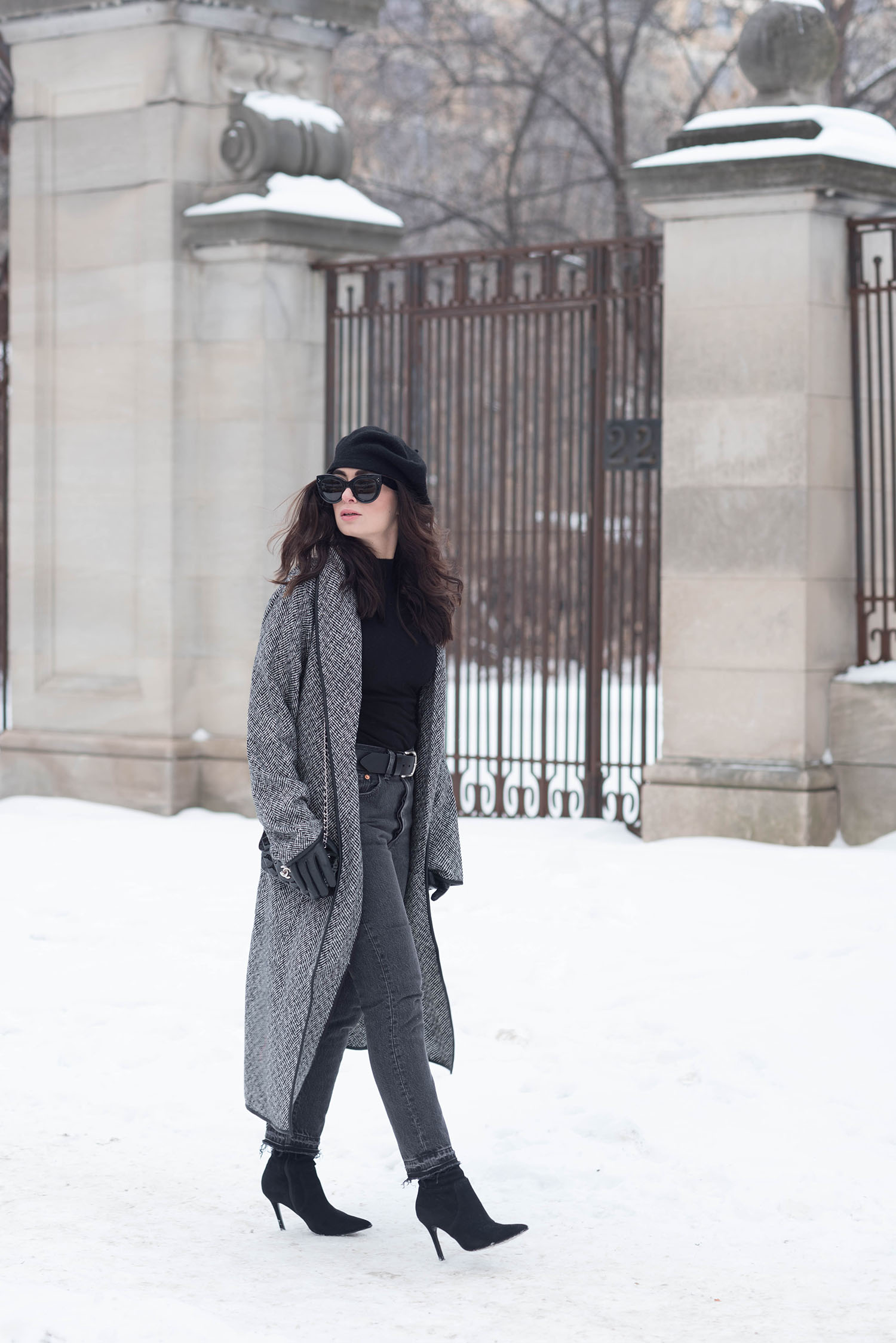 Winnipeg fashion blogger Cee Fardoe of Coco & Vera wears a Lovers + Friends checked coat and black Levi's 501 skinny jeans