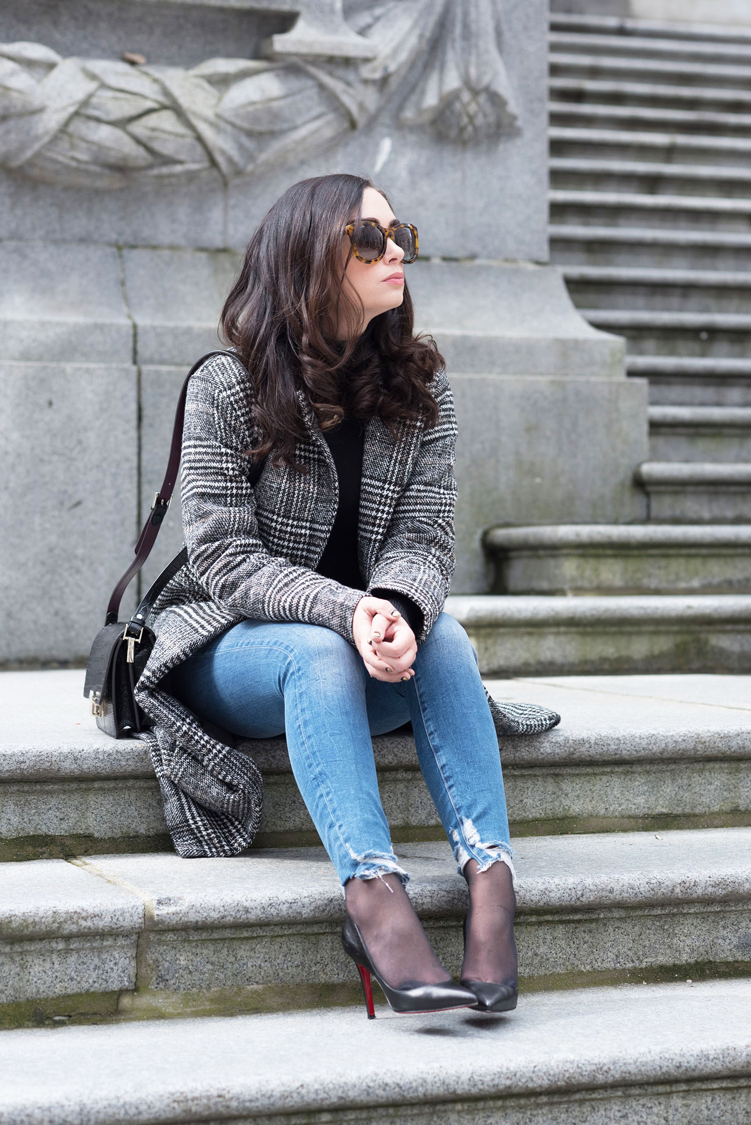 Winnipeg fashion blogger Cee Fardoe of Coco & Vera at the Vancouver Art Gallery, wearing a Sheinside checked coat and Mavi pearl jeans