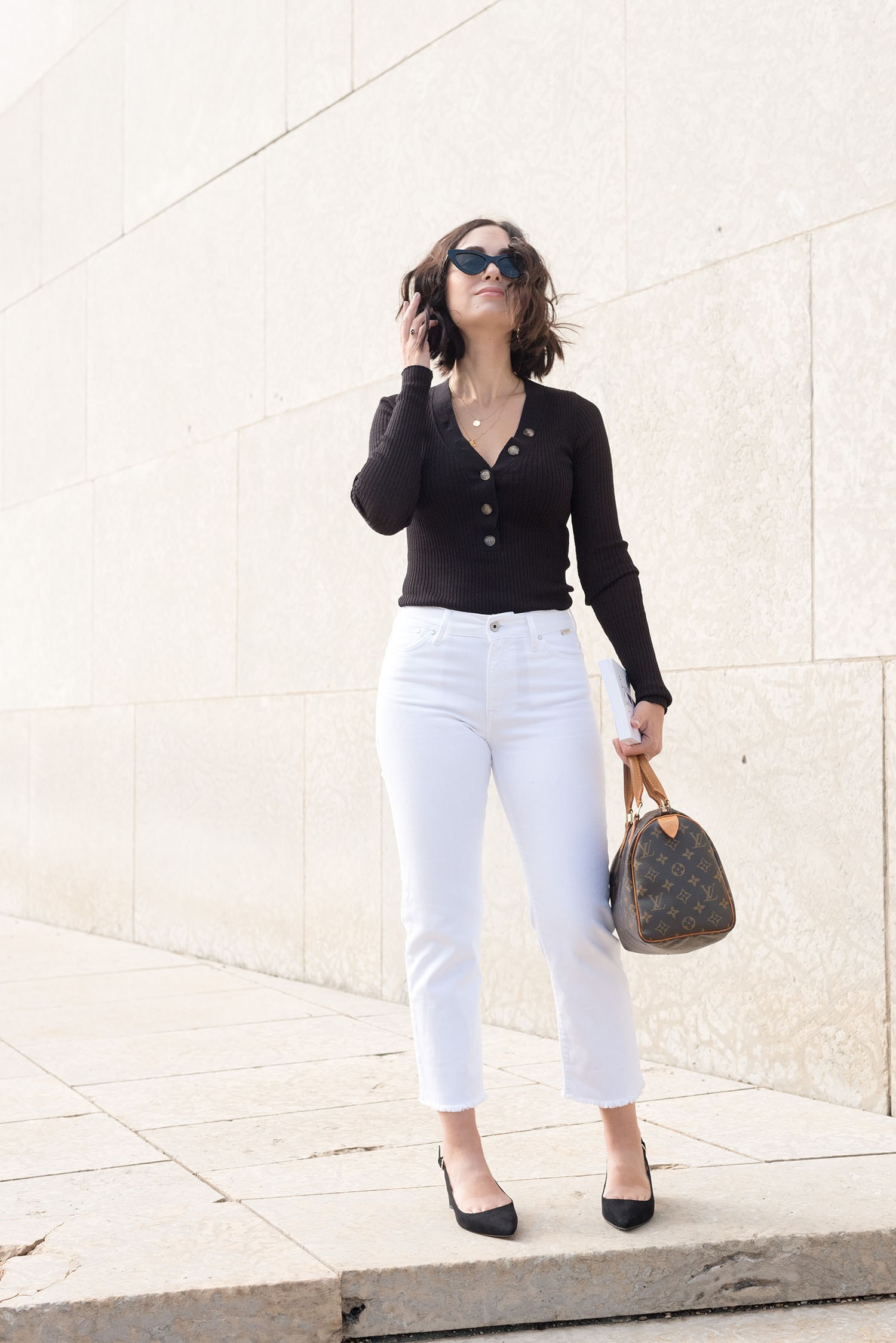 Best Canadian fashion blogger Cee Fardoe of Coco & Vera wears Mavi white jeans and Mango slingback pumps
