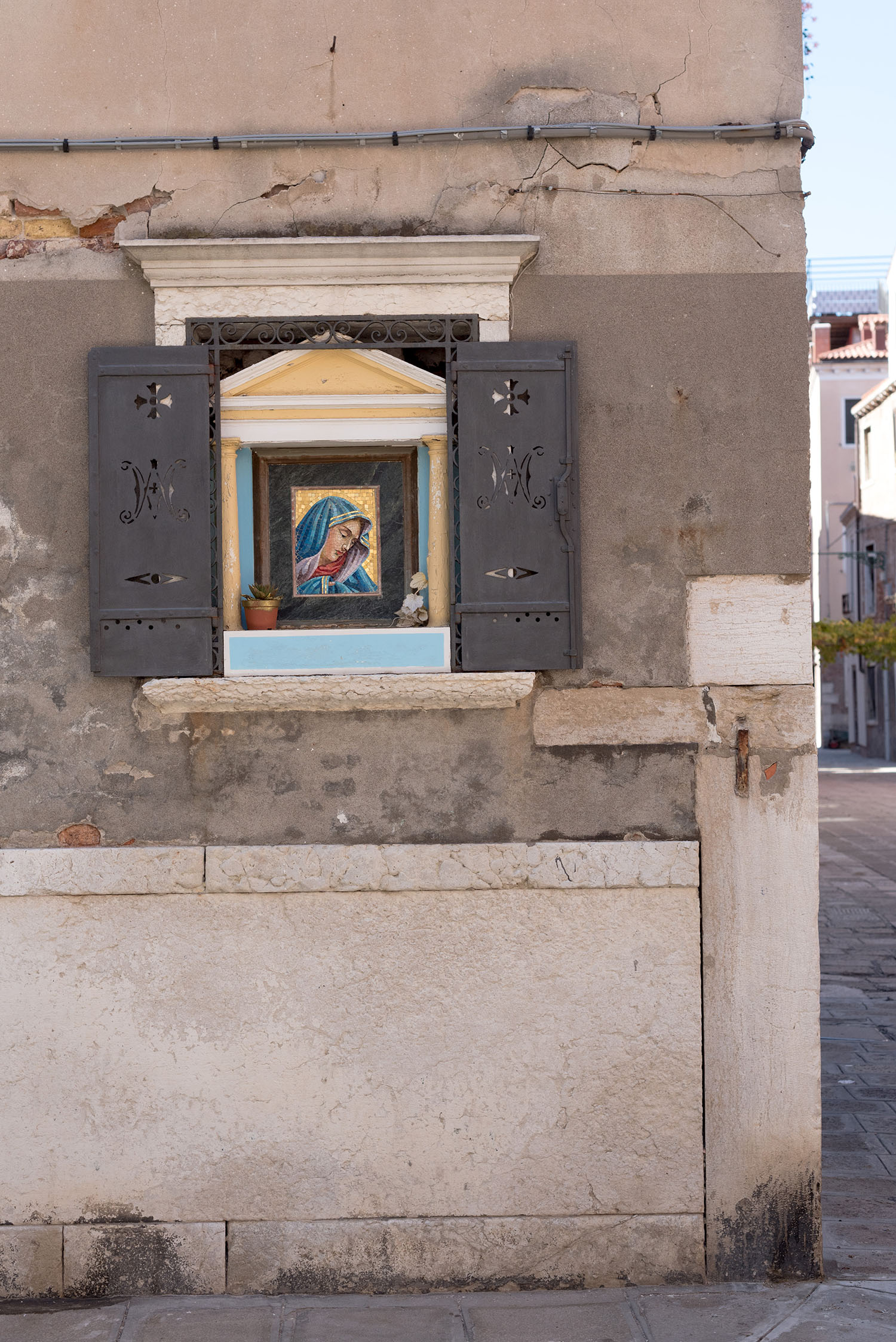 A roadside icon of the Virgin Mary in Venice, Italy, as photographed by top Winnipeg travel blogger Cee Fardoe of Coco & Vera