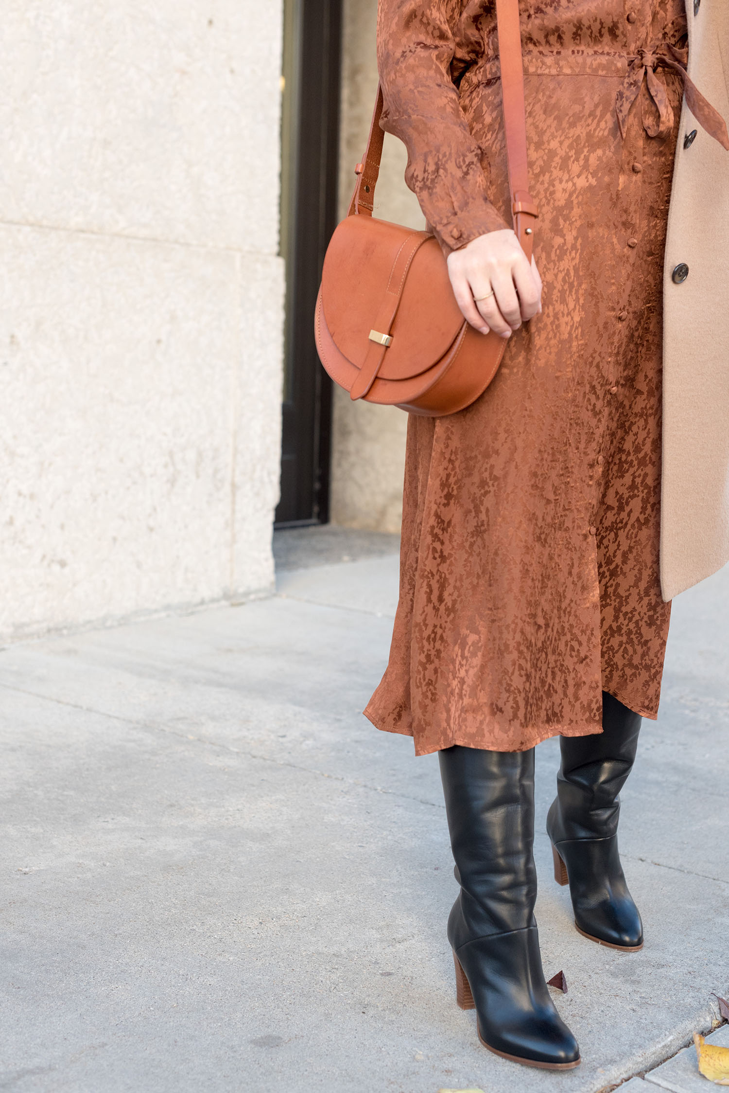 Outfit details on top Canadian fashion blogger Cee Fardoe of Coco & Vera, including a Sezane Claude bag and Uniqlo camel coat