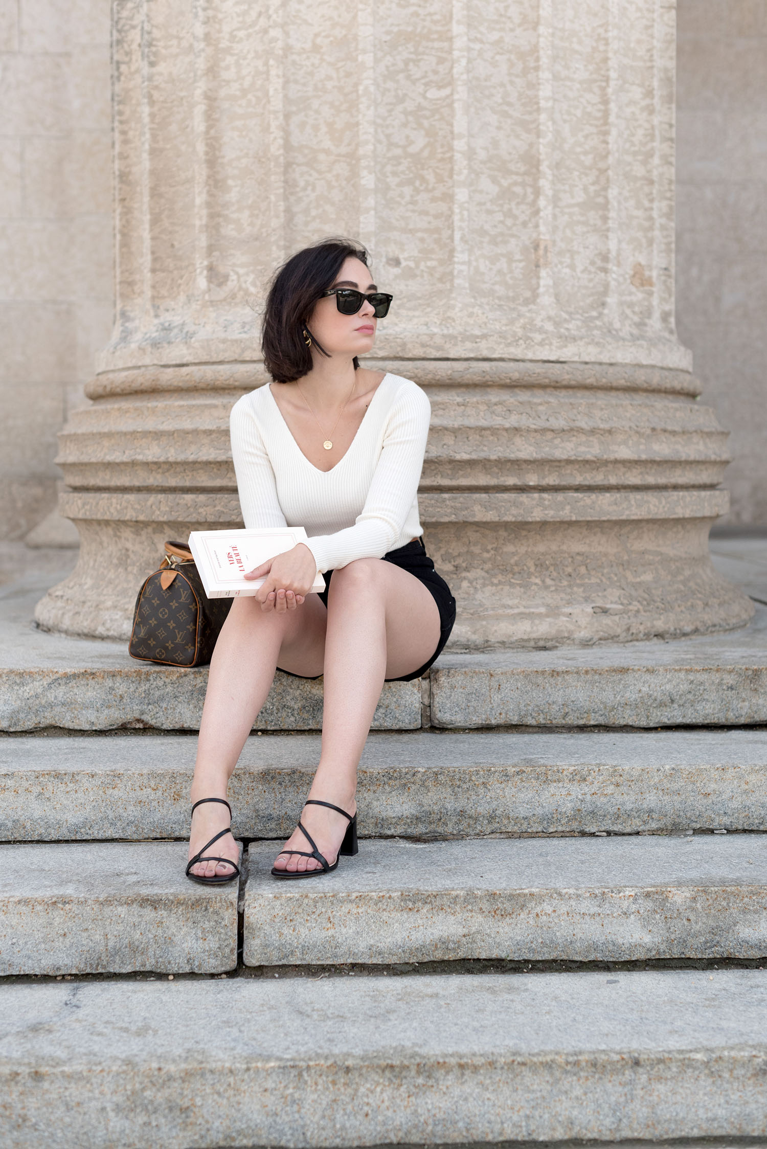 Top Canadian fashion blogger Cee Fardoe of Coco & Vera wears Zara scrappy sandals and RayBan Wayfarer sunglasses