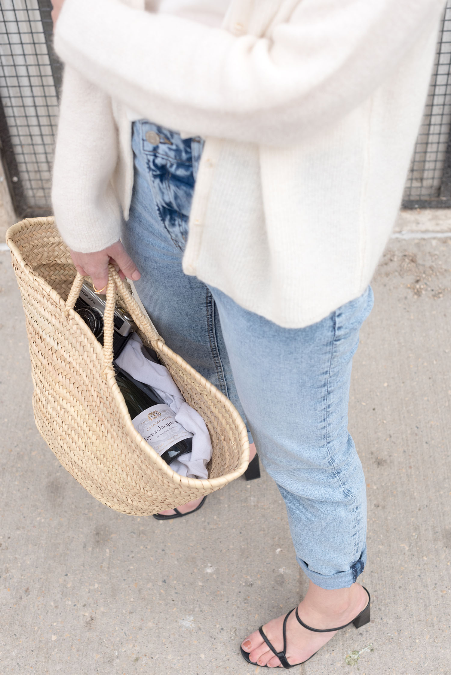 Coco & Vera - H&M jeans, Zara sandals, Sezane straw tote