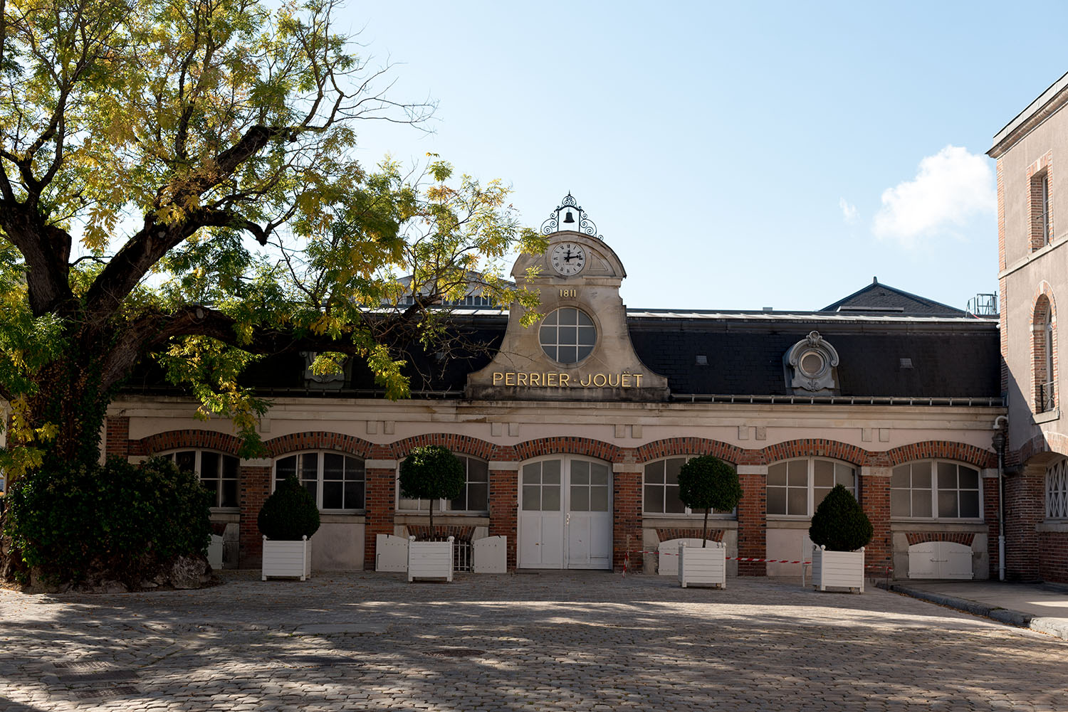 Coco & Vera - Maison Perrier-Jouet in Epernay, France