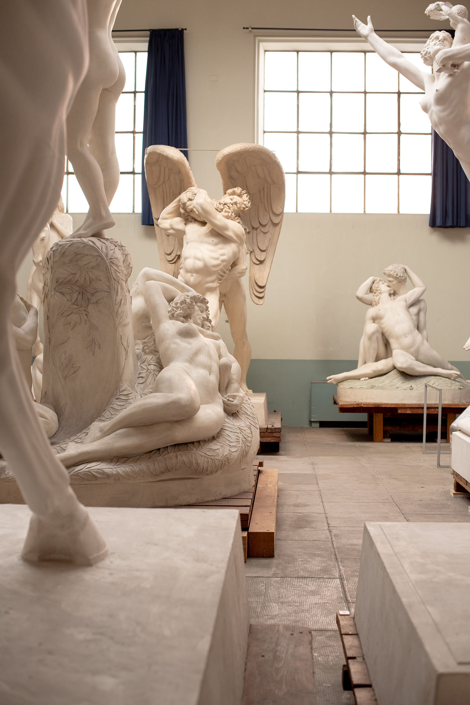 Coco & Vera - Marble and plaster statues on palettes at Rome's Hendrik Christian Andersen Museum