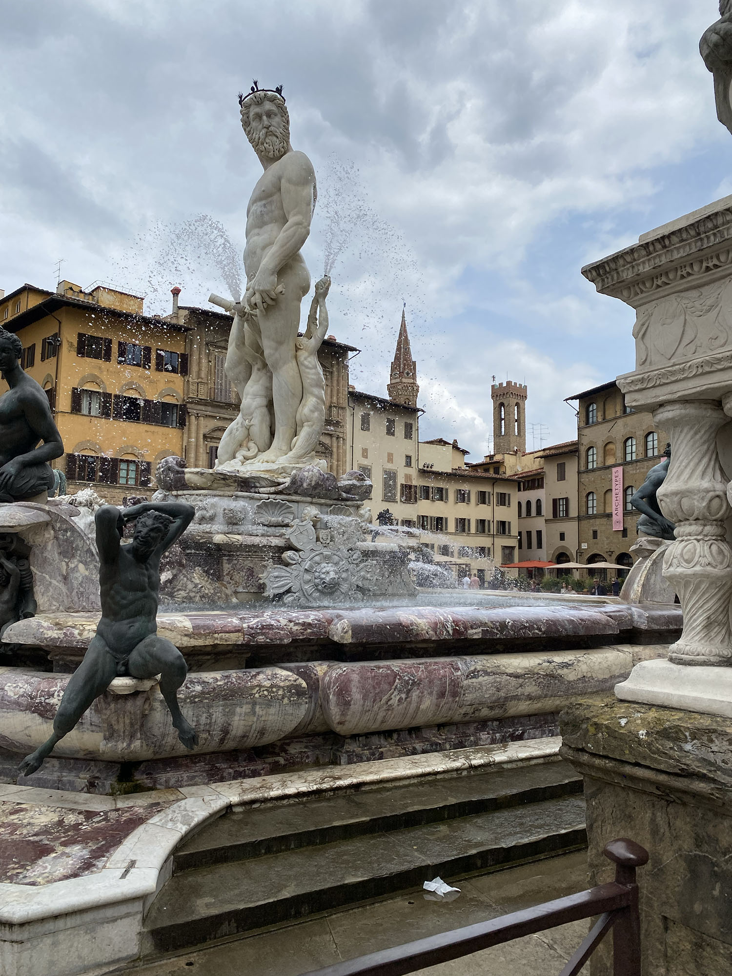 Coco & Vera - Fountain statue at Piazza Signoria in Florence, Italy