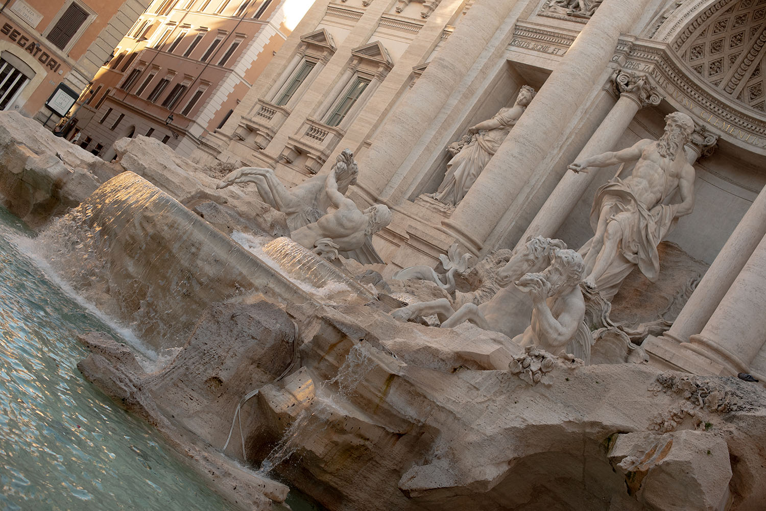 Coco & Vera - Early morning at the Trevi Fountain in Rome