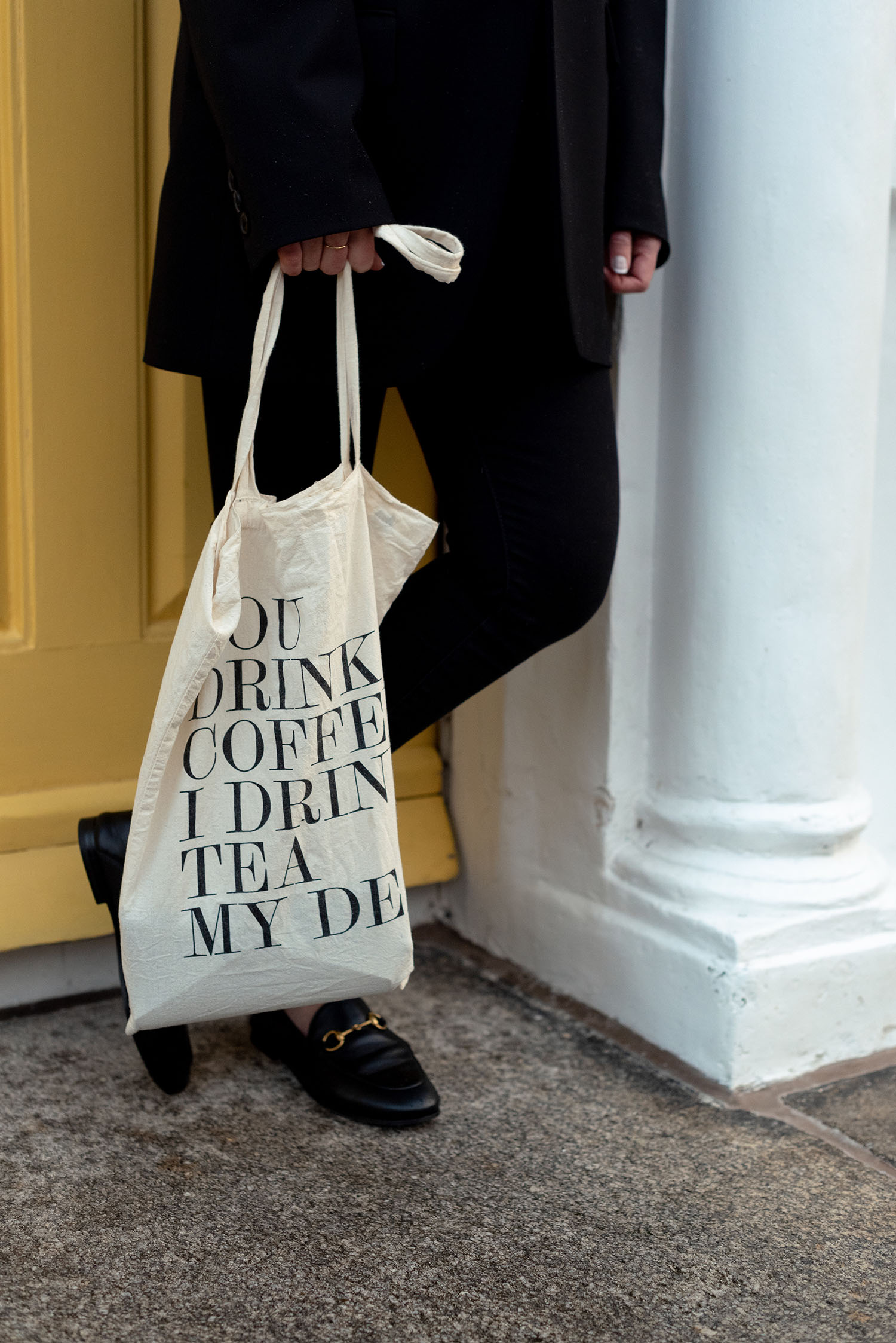 Coco & Vera - Paper and Tea tote bag, Mavi jeans, Gucci loafers