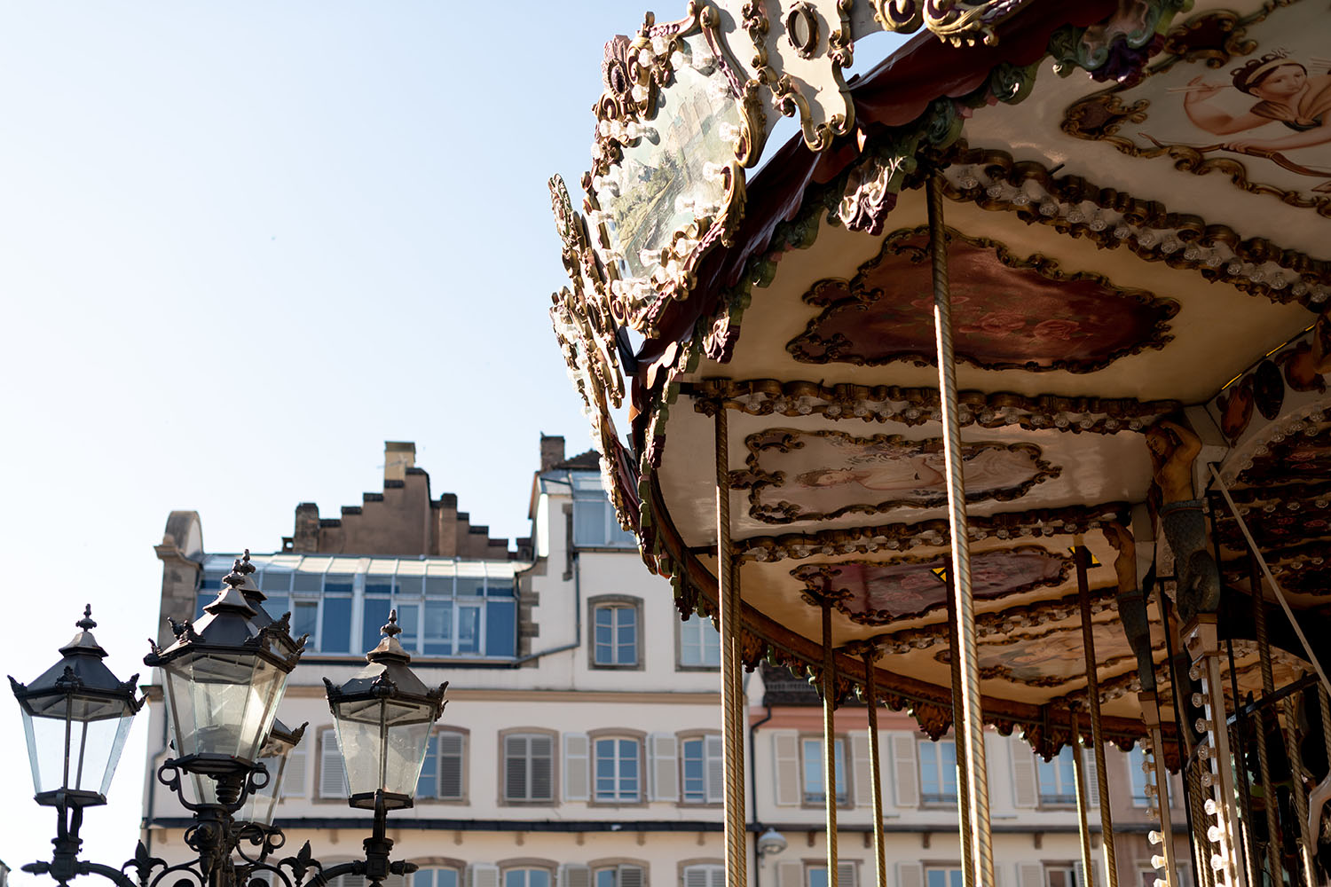 Coco & Voltaire - Carrousel 1900 in Strasbourg, France